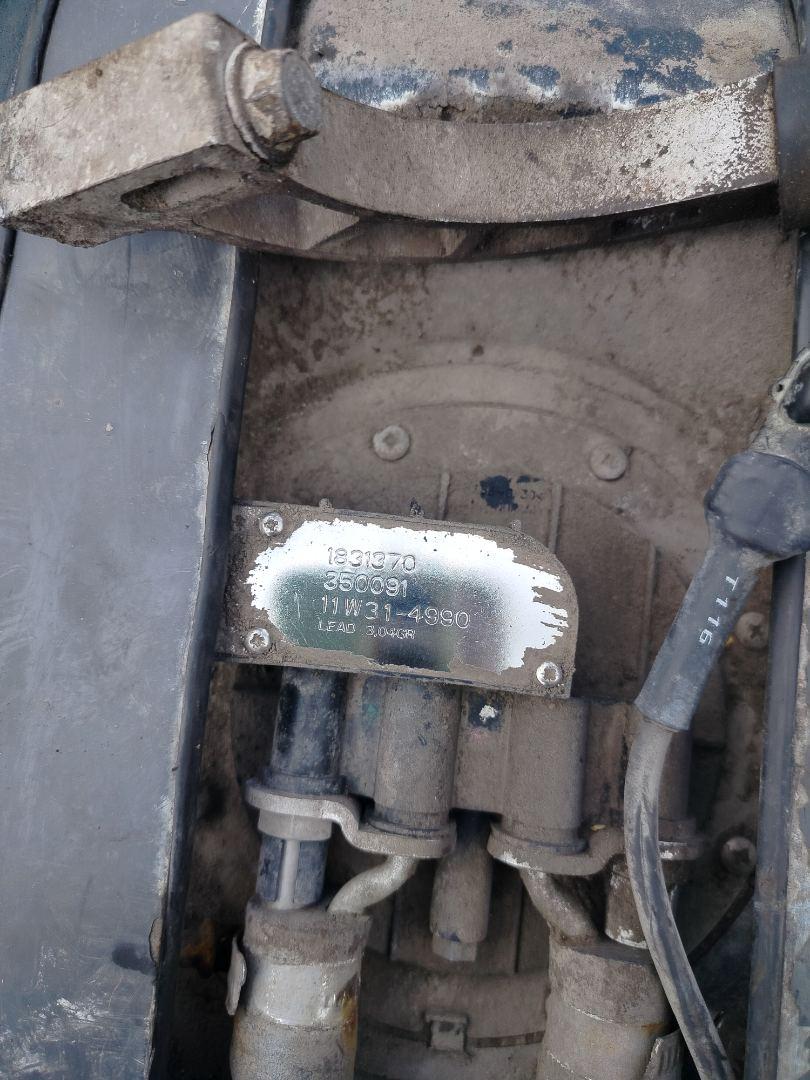 бак AdBlue (мочевины) Scania R 3 поколение 2012, 11.7 л., DC 12.15, дизель, МКПП, красный, правый руль, 2141802, 2083053, 1740107 - фото №1