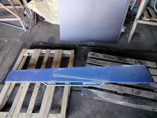 Спойлер кабины левый Renault Magnum 4 поколение 2008, 5000936422