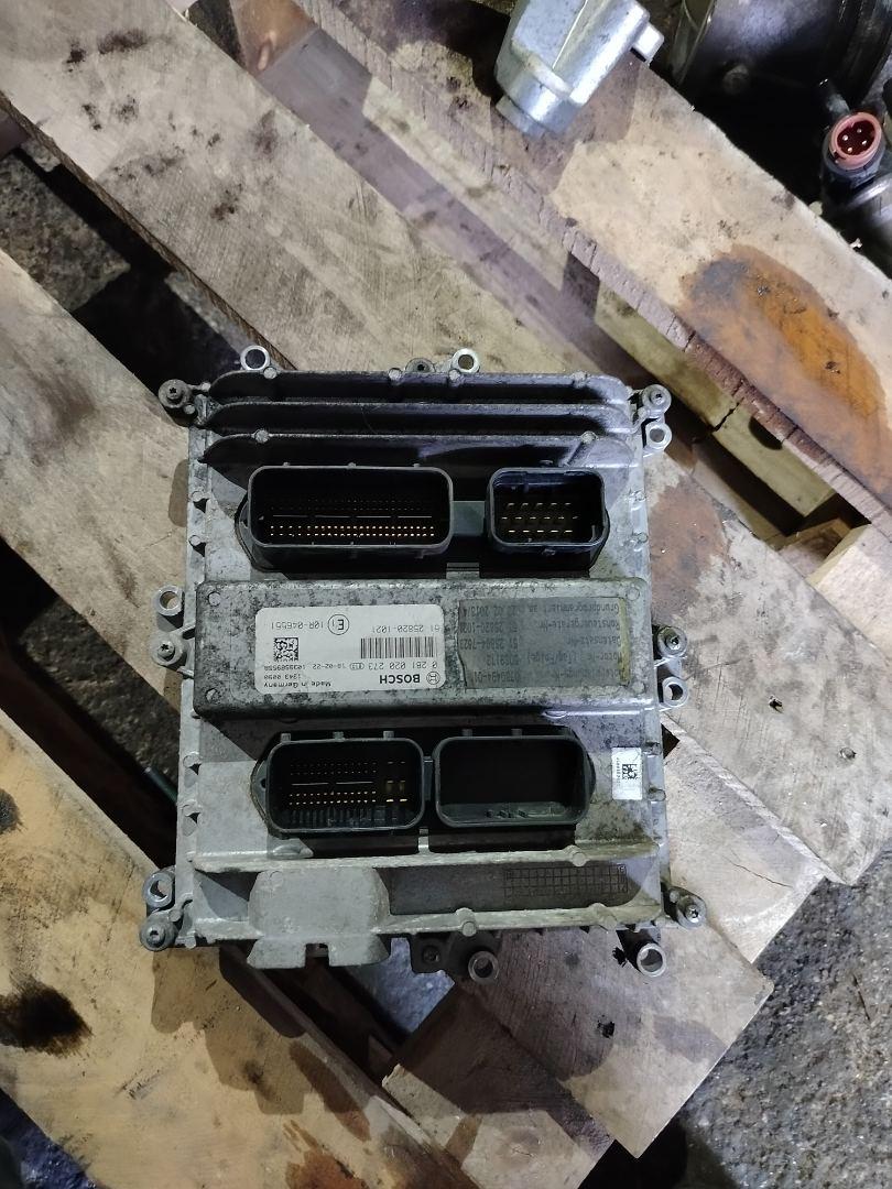 блок управления двигателем MAN TGX 1 поколение 2018, 12.4 л., D 2676 LF 51, дизель, АКПП, белый, правый руль, 51258201021, 51258047823 - фото №1