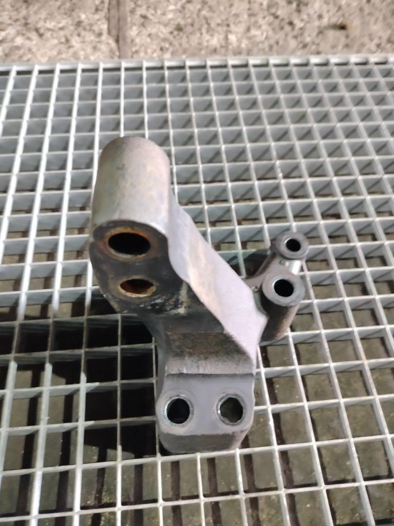 кронштейн двигателя MAN TGX 1 поколение 2018, 12.4 л., D 2676 LF 51, дизель, АКПП, белый, правый руль, 51415013089 - фото №1