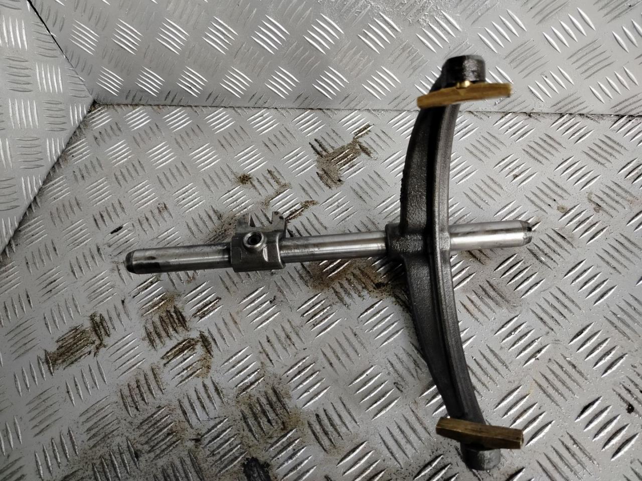 вилка переключения передач Scania G 2 поколение 2010, 12.7 л., DC 13.05, дизель, красный, грузовик, 1479106 - фото №1