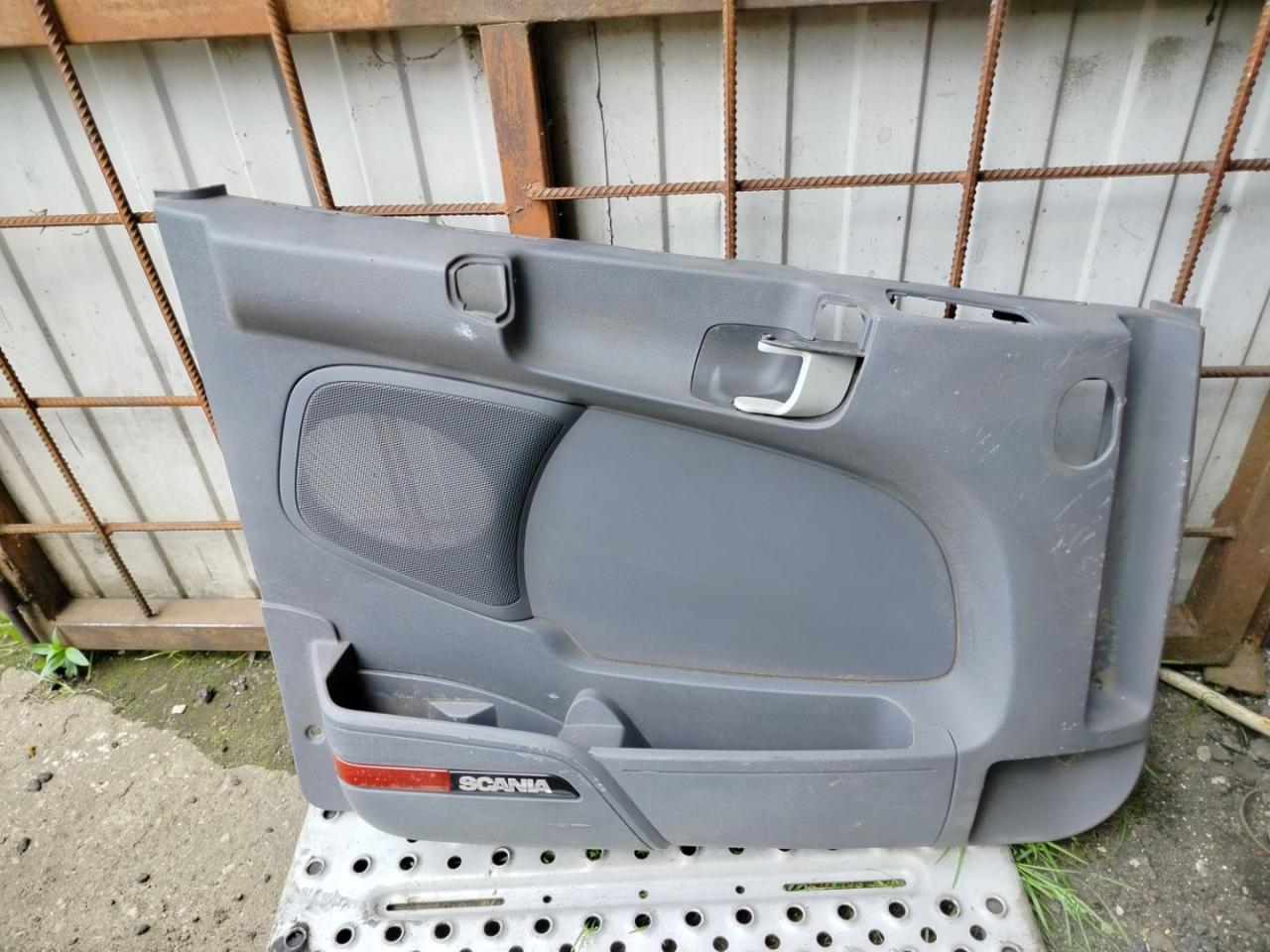 обшивка салона Scania G 2 поколение 2013, 12.7 л., DC 13.112, дизель, красный, правый руль, 1486792, 1486789, 1856334, 2123229, 1867875, 2123223, 1521998, 1486797 - фото №1