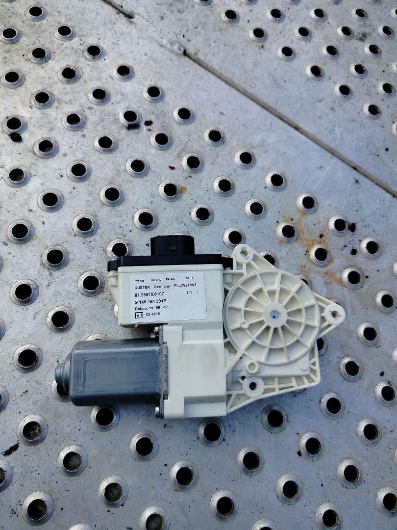 моторчик стеклоподъемника MAN TGX 1 поколение 2017, 12.4 л., D 2676 LF 52, дизель, АКПП, белый, правый руль, 81259706107 - фото №1