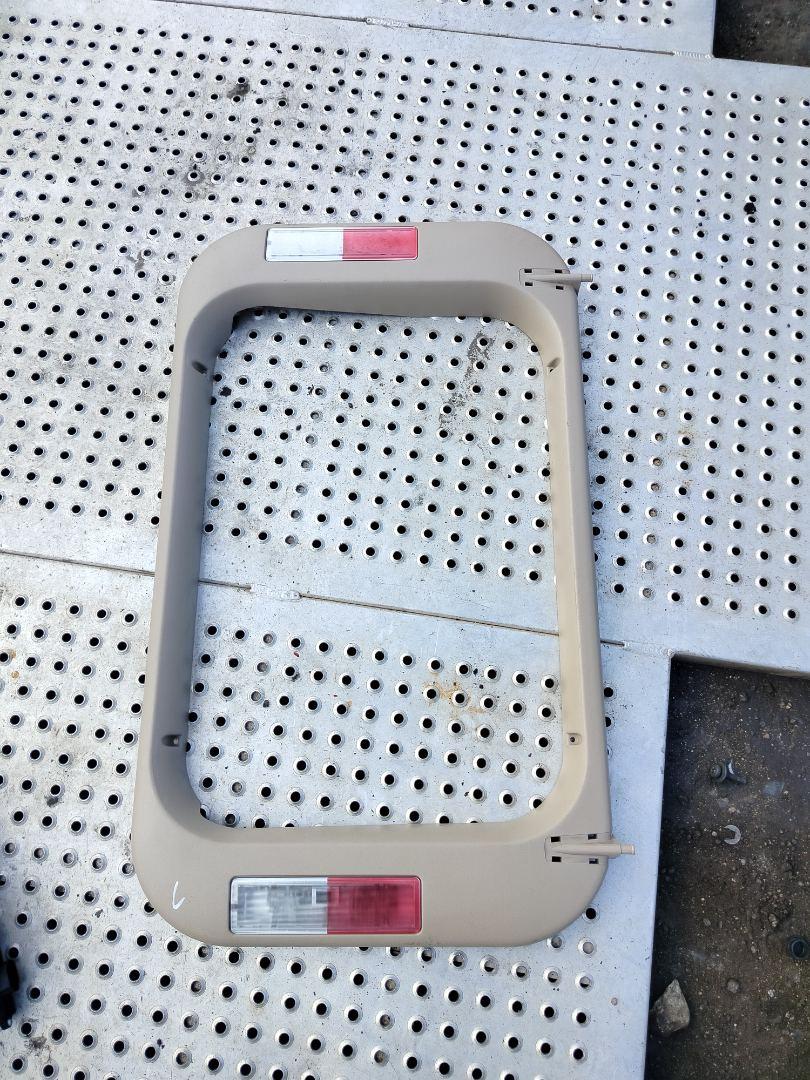 обшивка салона MAN TGX 1 поколение 2017, 12.4 л., D 2676 LF 52, дизель, АКПП, белый, правый руль, 81629410090, 81629410070 - фото №1