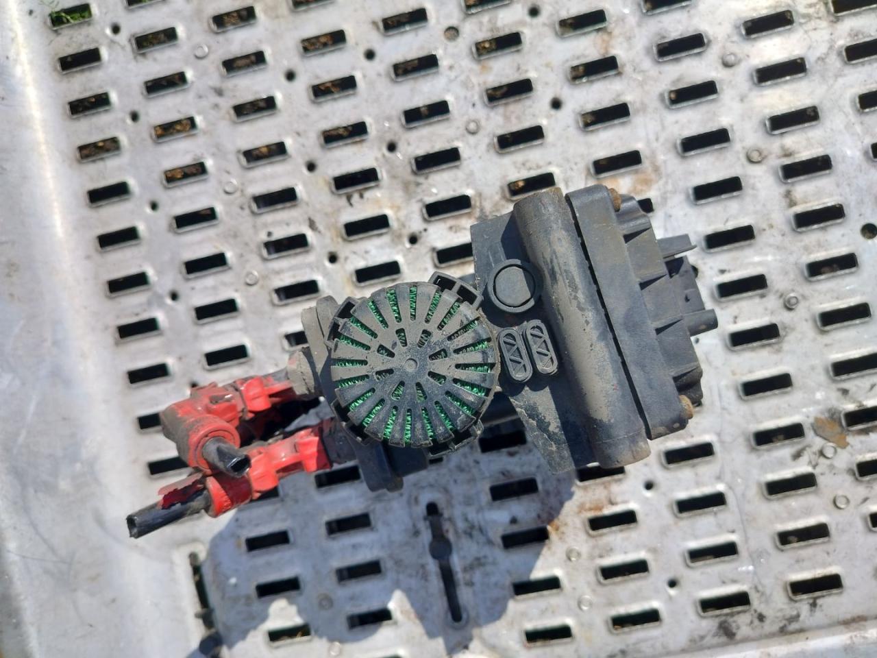 блок клапанов пневмоподвески Volvo FH 3 поколение 2013, 12.8 л., D13C500, дизель, АКПП, белый, правый руль, 21133934, K028090, K028090N50, K035173 - фото №1