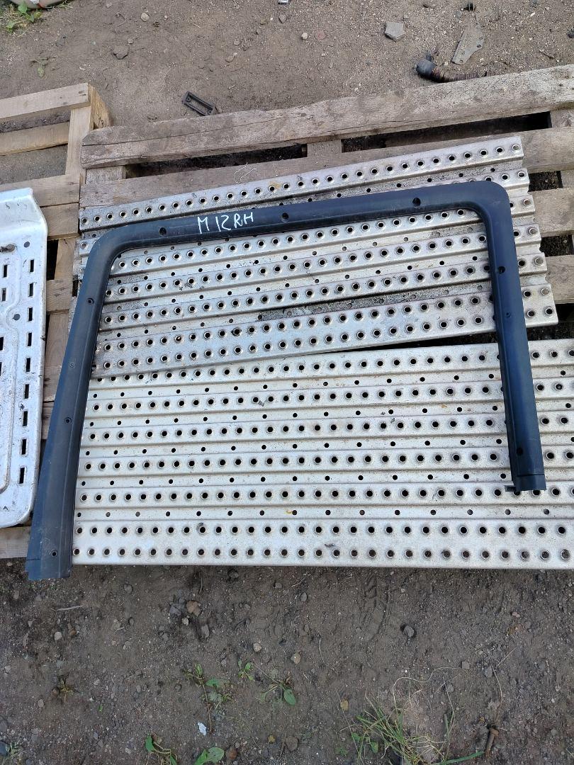 накладка двери (крышки) багажника MAN TGX 1 поколение 2018, 12.4 л., D 2676 LF 52, дизель, АКПП, белый, правый руль, 81626300056, 81626300090 - фото №1