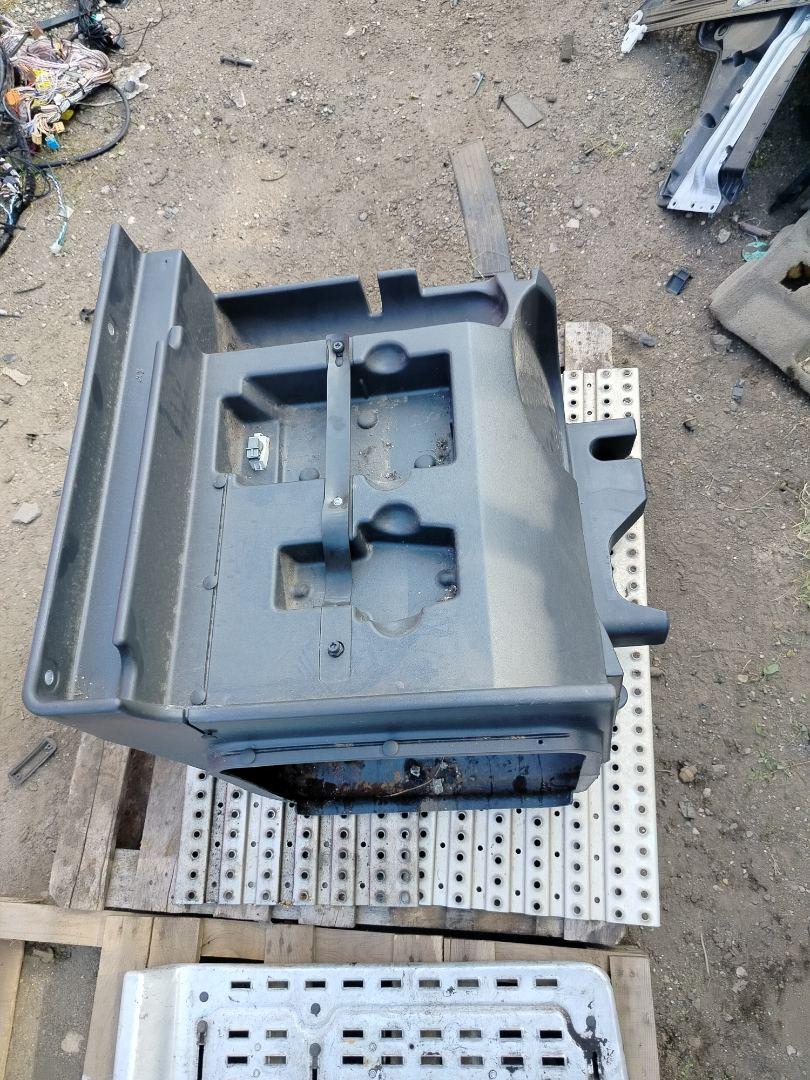 ящик под инструменты MAN TGX 1 поколение 2018, 12.4 л., D 2676 LF 52, дизель, АКПП, белый, правый руль, 81669126266, 81669126276 - фото №1