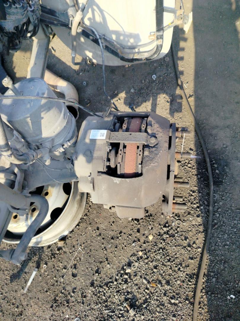 суппорт передний левый Volvo FH 3 поколение 2014, 12.8 л., D13K500, дизель, белый, правый руль, 20527566, 85023443, 85021930, 21487603 - фото №1