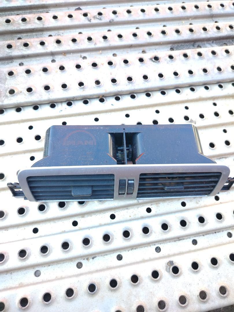 дефлектор обдува салона MAN TGX 1 поколение 2018, 12.4 л., D 2676 LF 52, дизель, АКПП, белый, правый руль, 81619506071, 81619506071 - фото №1