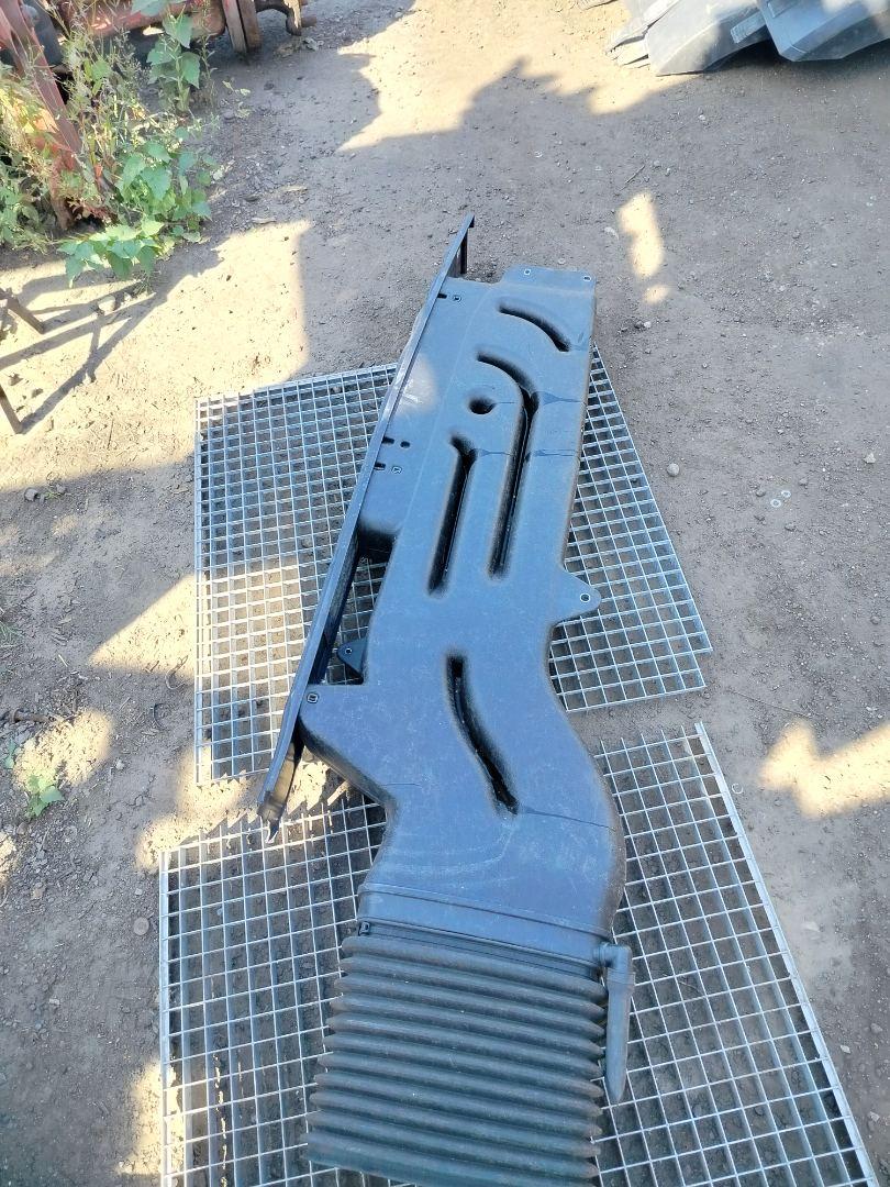 воздухозаборник MAN TGX 1 поколение 2018, 12.4 л., D 2676 LF 51, дизель, АКПП, белый, правый руль, 81082010576, 81082010557, 81082015939, 81082015913, 81082015883, 81082016069, 81082016060 - фото №1