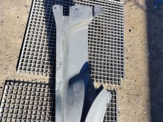 накладка подножки Volvo FH 3 поколение 2013, 12.8 л., D13C500, дизель, АКПП, серый, правый руль, 82819477