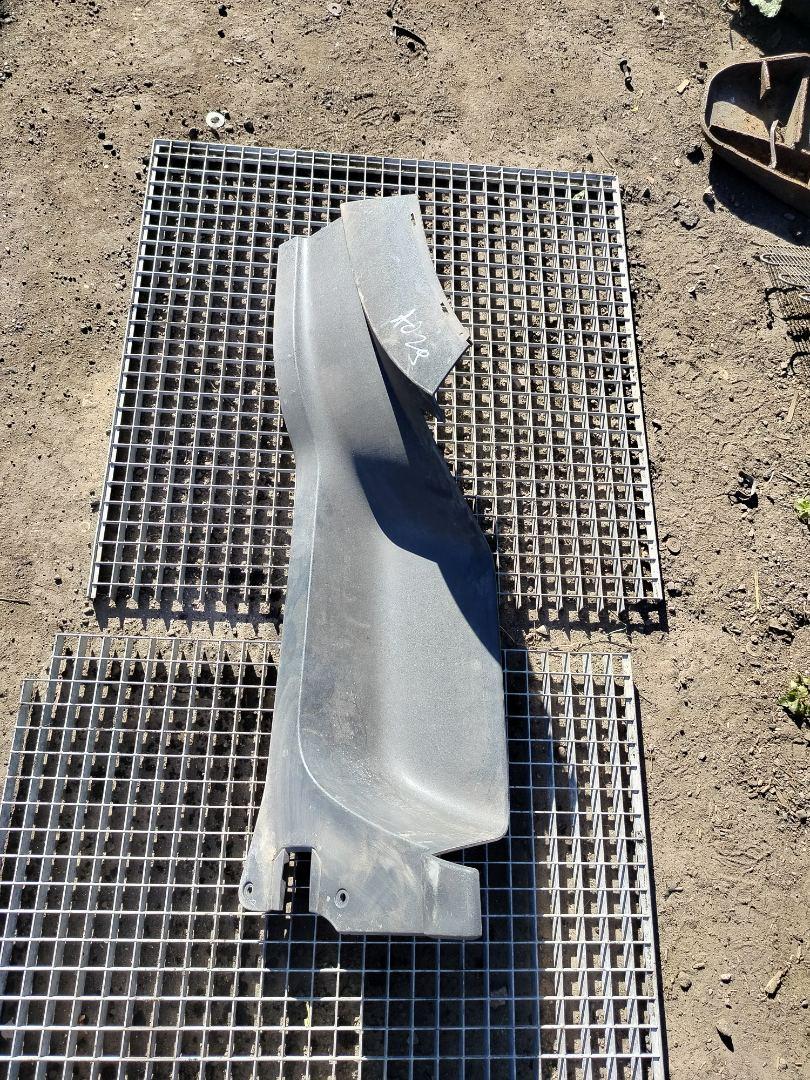 накладка подножки Volvo FH 3 поколение 2014, 12.8 л., D13K500, дизель, белый, правый руль, 82819482 - фото №1