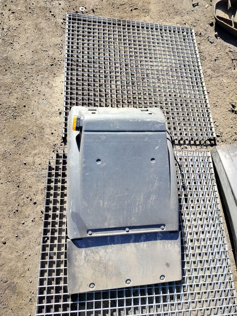 крыло переднее левое MAN TGX 1 поколение 2018, 12.4 л., D 2676 LF 51, дизель, АКПП, белый, правый руль, 81664106608, 81664106610, 81664106635 - фото №1