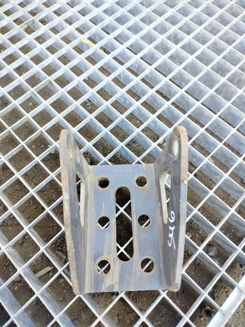 крепление амортизатора Scania R 3 поколение 2013, 12.7 л., DC 13.112, дизель, белый, грузовик, 1880500 - фото №1