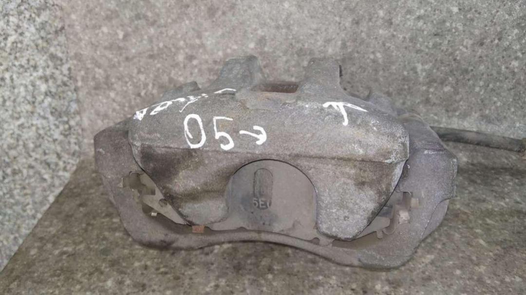 суппорт передний правый Suzuki Grand Vitara 2 поколение 2008 - фото №1