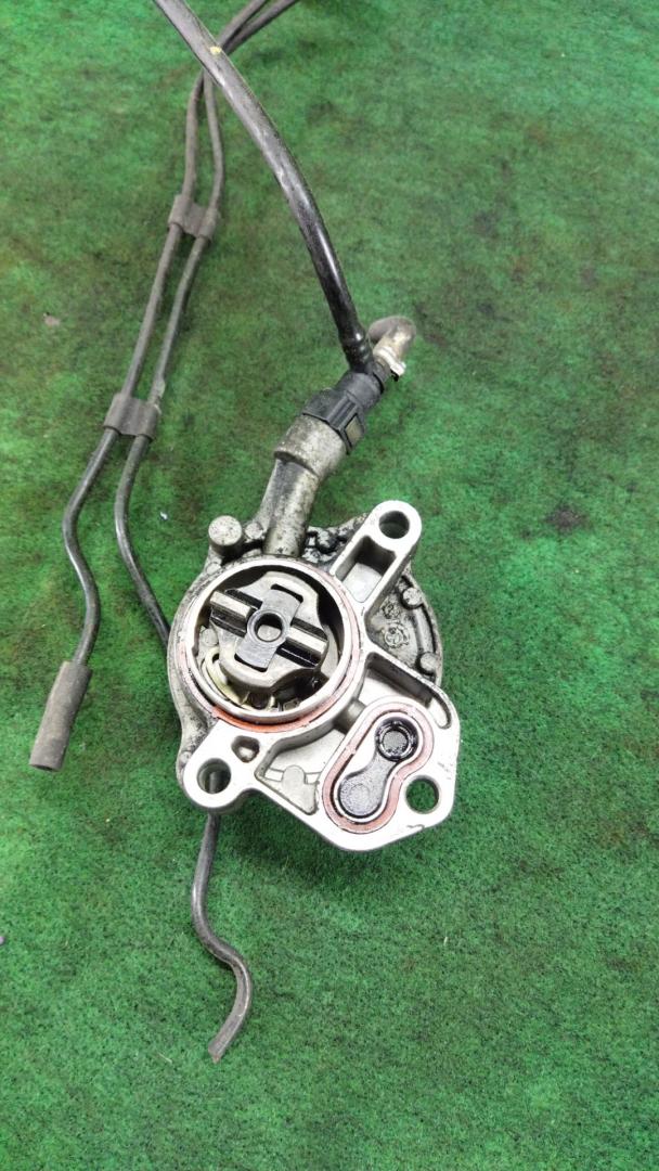 насос вакуумный Peugeot 607 1 поколение 2001, 2.2 л., TDi, дизель, передний привод - фото №1