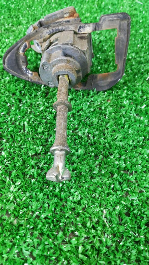 личинка дверного замка Lexus LS 4 поколение 2008, 4.6 л., 1UR-FE, бензин, АКПП, черный, седан, задний привод - фото №1