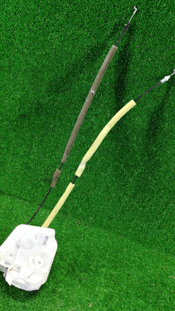 замок двери передней левой Mazda CX-9 2 поколение 2017, 2.5 л., бензин, АКПП, красный, полный привод, правый руль - фото №1