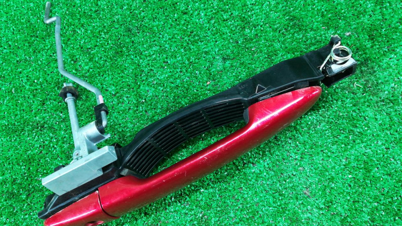 ручка наружная Mazda CX-9 2 поколение 2017, 2.5 л., бензин, АКПП, красный, полный привод, правый руль - фото №1