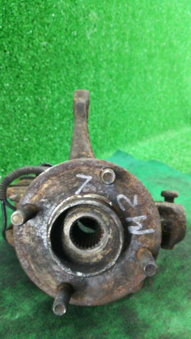 кулак поворотный левый Mazda 2 1 поколение 2005 - фото №1