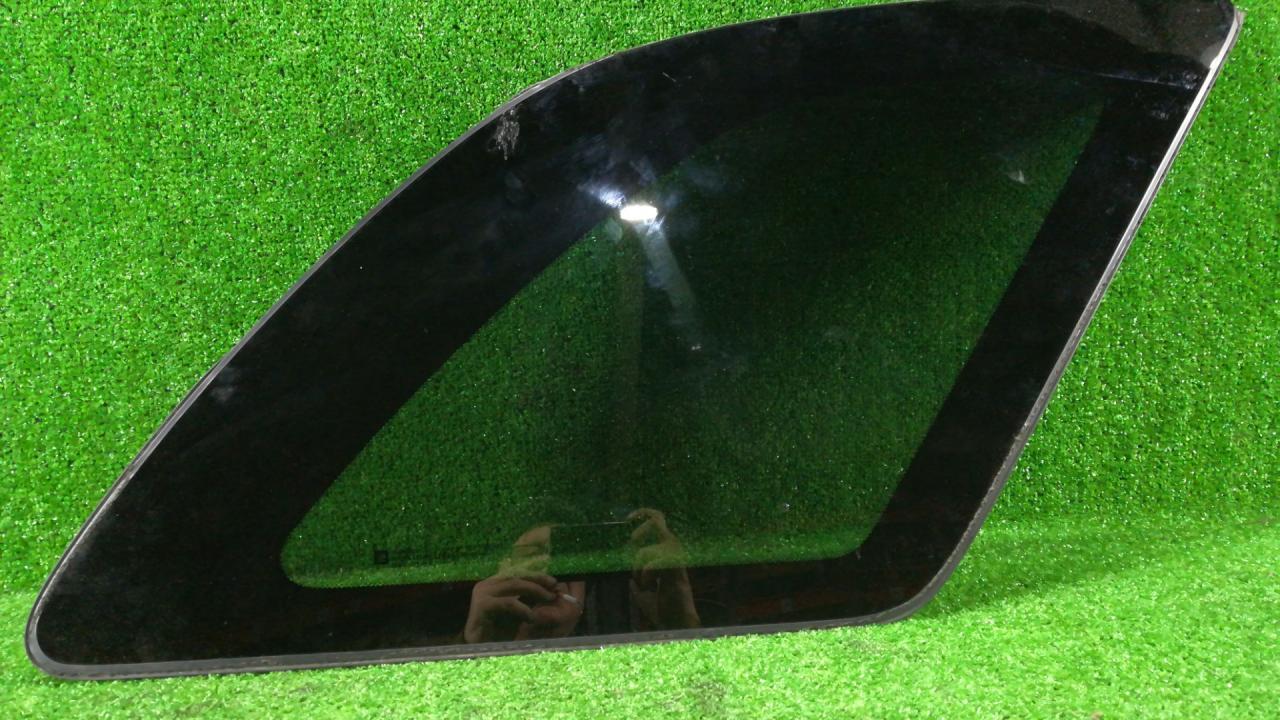 стекло кузовное боковое правое Chevrolet Equinox 1 поколение 2005, 3.4 л., бензин, АКПП, хетчбэк 5 дв., полный привод - фото №1