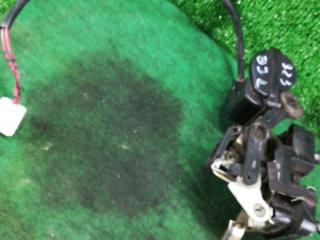 замок двери задней левой Mazda 323 6 поколение 2000