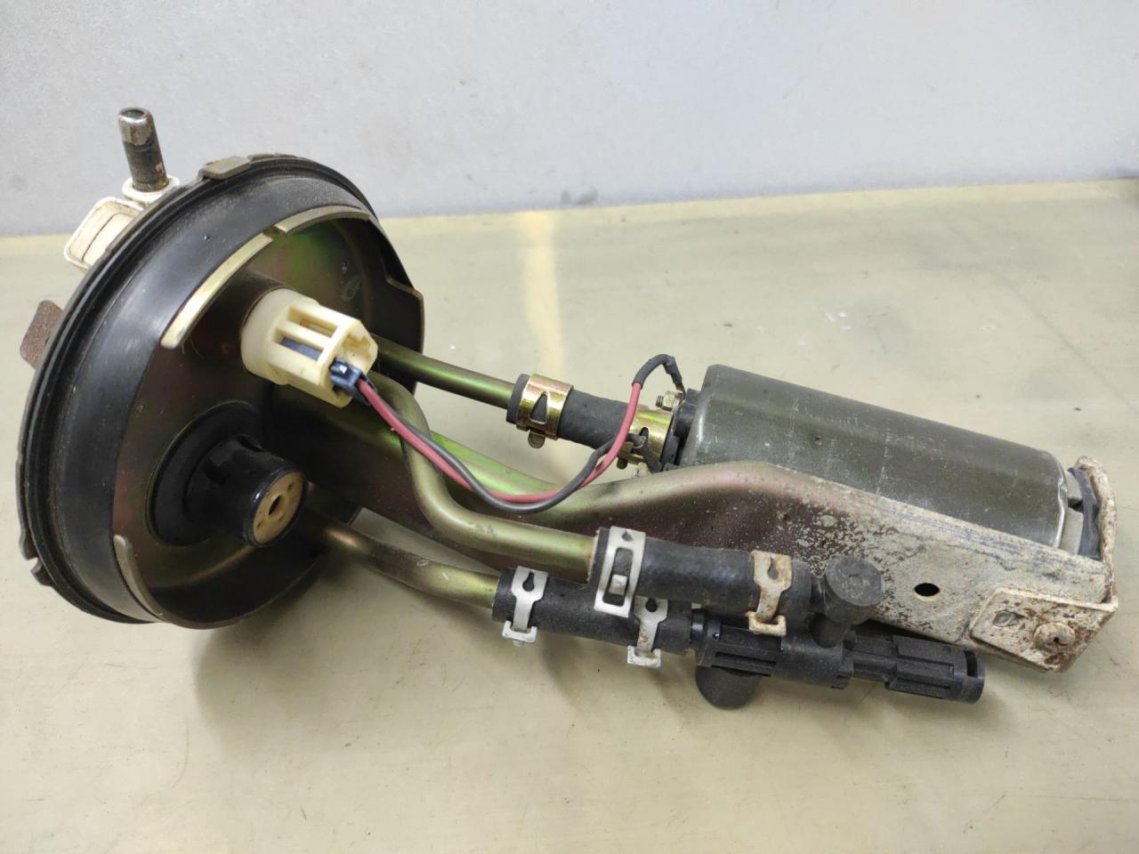 насос топливный Mazda Millenia 1 поколение 1998, 2.3 л., бензин - фото №1