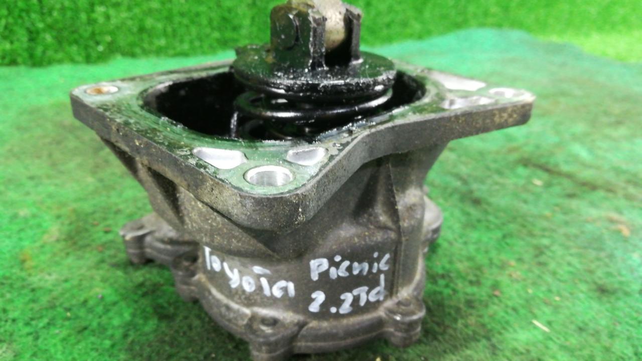 насос вакуумный Toyota Picnic 2 поколение XM20 2002, 2.2 л., TD, дизель - фото №1