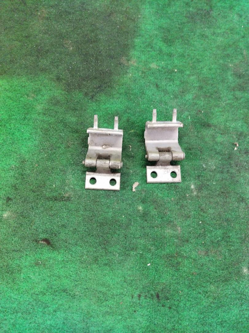 петля крышки багажника Citroen Xsara Picasso 1 поколение 2002, 2.0 л., RHY (DW10TD), дизель, МКПП, минивэн, передний привод - фото №1