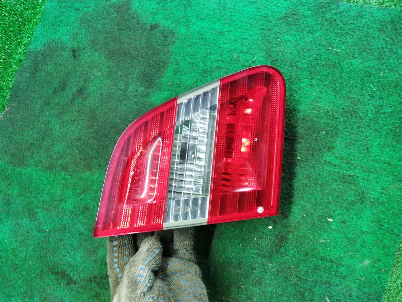 фонарь крышки багажника левый Mercedes-Benz B-Класс W245 2007, 1.7 л., бензин, АКПП, белый, хетчбэк 5 дв., правый руль - фото №1