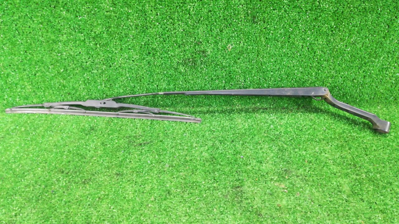 щеткодержатель (поводок стеклоочистителя, дворник) Pontiac Vibe 1 поколение 2004, 1.8 л., 1ZZ-FE, бензин, АКПП, синий, лифтбэк, передний привод - фото №1