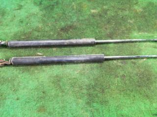 амортизатор крышки багажника (3-5 двери) Subaru Forester 2 поколение (SG) SG 2004, 2.5 л., EJ251, бензин, МКПП, серебристый, полный привод