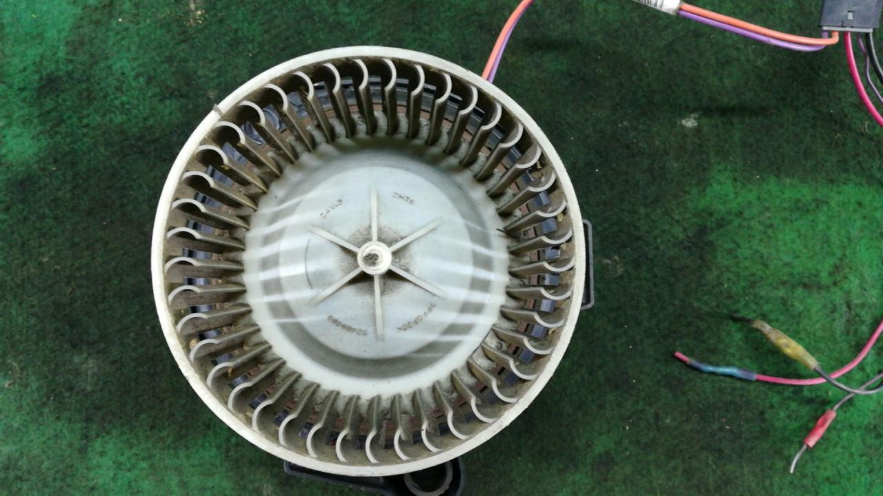 моторчик печки Chevrolet TrailBlazer 1 поколение 2005, 4.2 л., бензин, АКПП, черный, внедорожник 5 дв., задний привод - фото №1