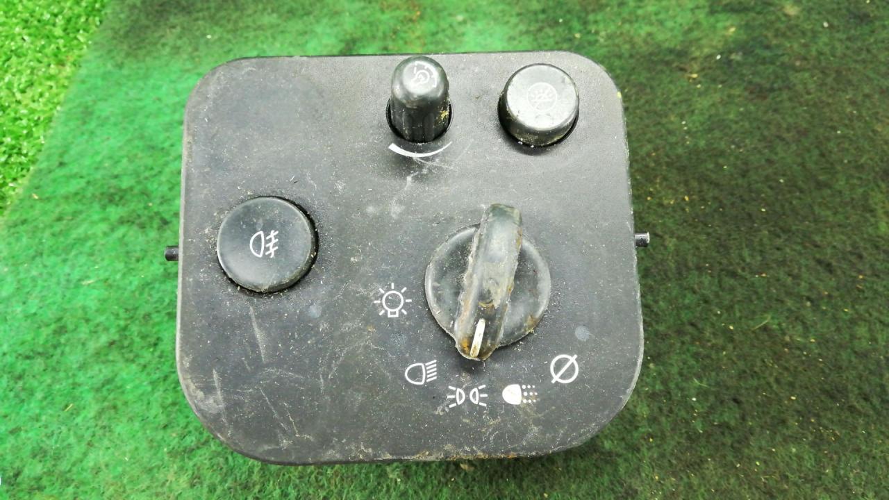 блок управления светом Chevrolet TrailBlazer 1 поколение 2005, 4.2 л., бензин, АКПП, черный, внедорожник 5 дв., задний привод - фото №1