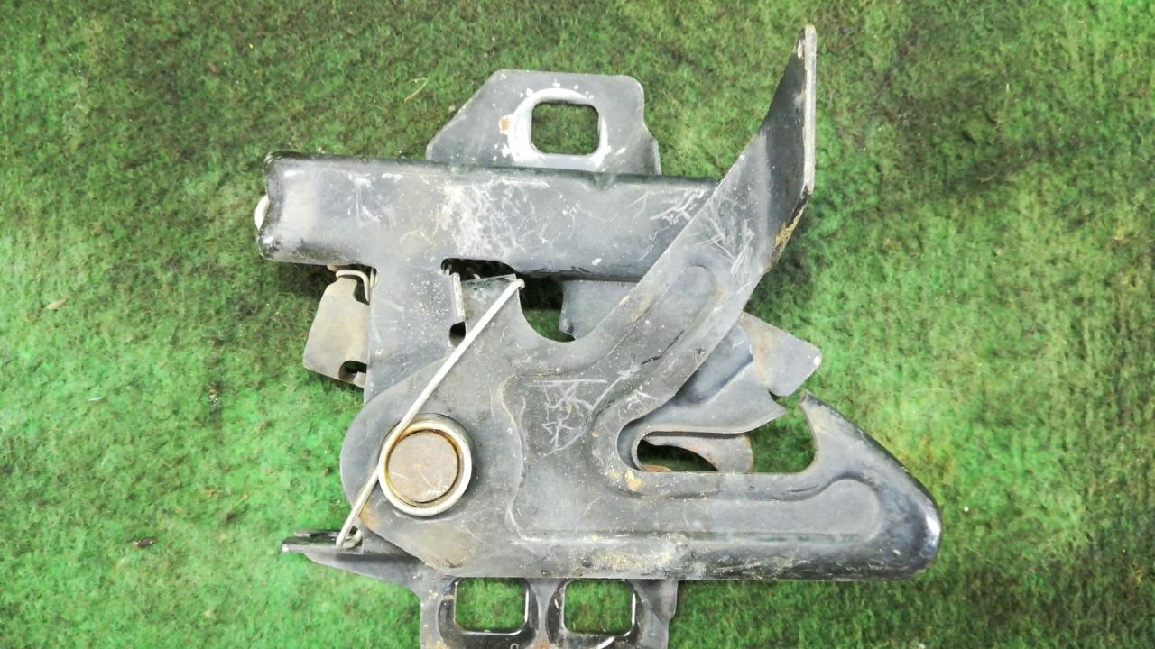 замок капота Chevrolet TrailBlazer 1 поколение 2005, 4.2 л., бензин, АКПП, черный, внедорожник 5 дв., задний привод - фото №1