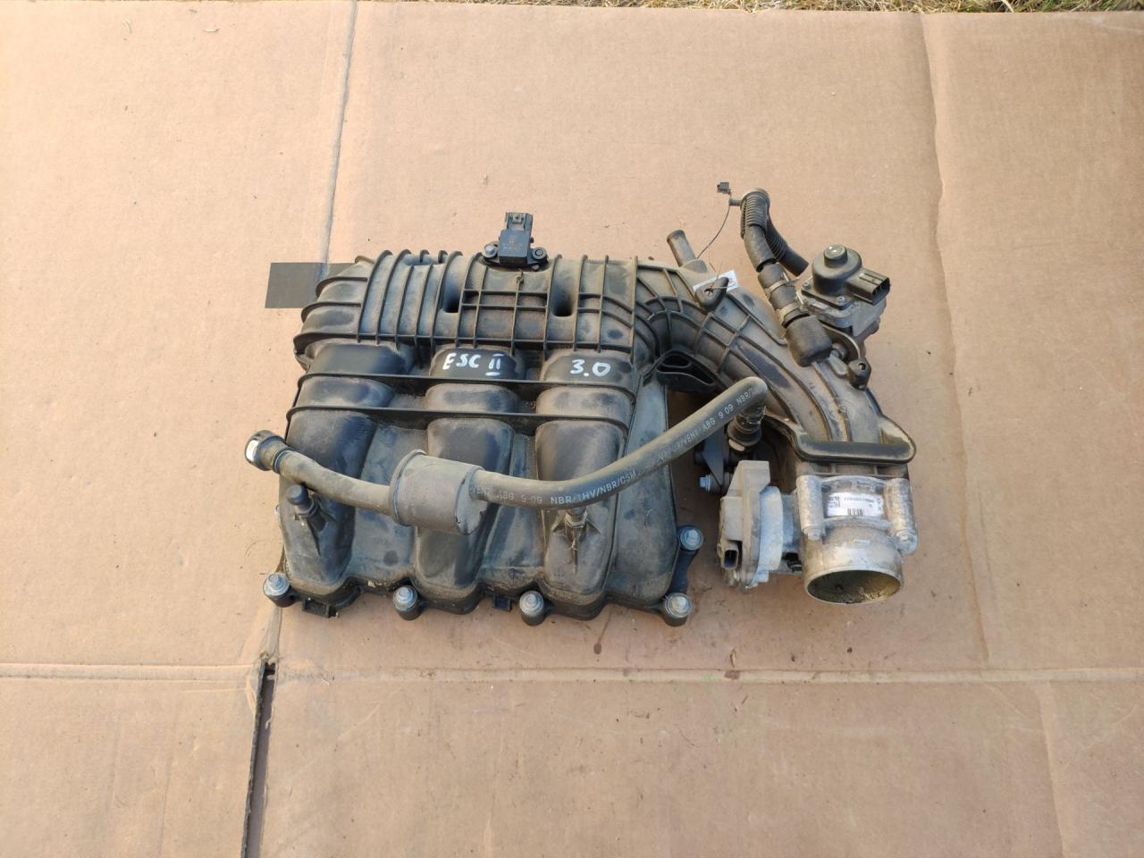 коллектор впускной Ford Escape 2 поколение R3 2010, 3.0 л., бензин - фото №1