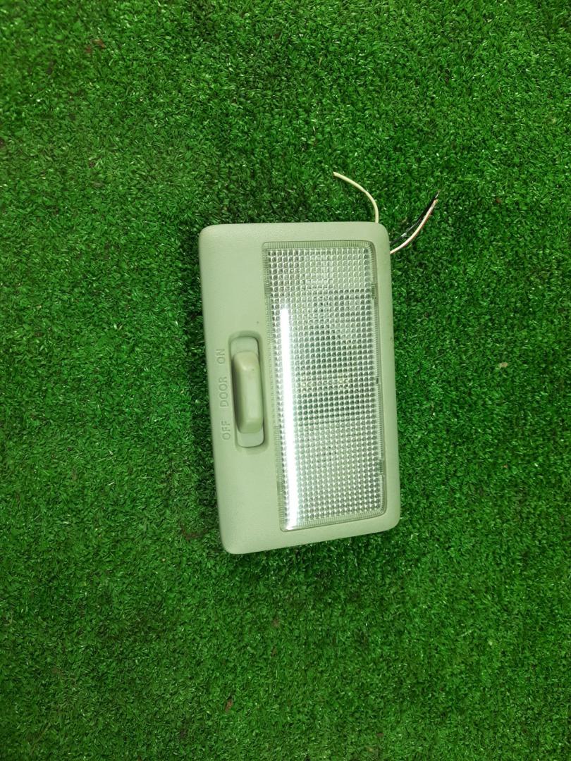 фонарь салона (плафон) Suzuki SX4 1 поколение 2006, 2.0 л., J20A, бензин, АКПП, золотистый, полный привод - фото №1