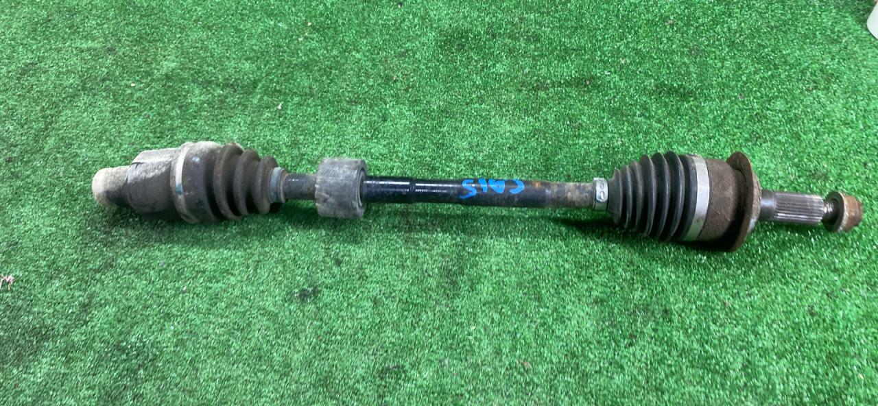 полуось передняя правая (приводной вал, ШРУС) Suzuki SX4 1 поколение 2006, 2.0 л., J20A, бензин, АКПП, золотистый, полный привод - фото №1