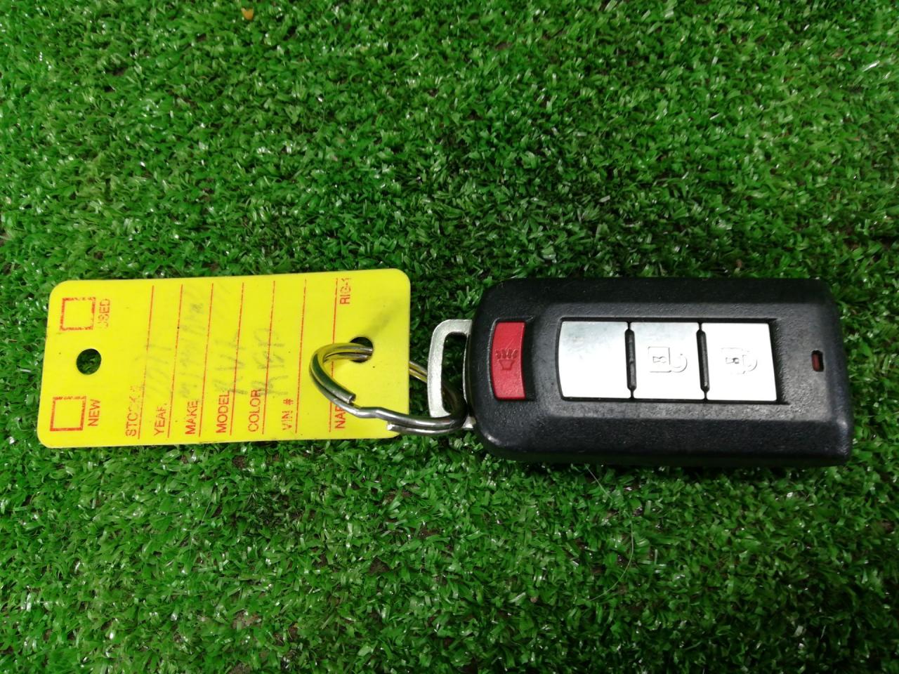 Брелок (пульт дистанционного управления) Mitsubishi ASX 1 поколение 2011, 2.0 л., 4B11, бензин, АКПП, красный, внедорожник 5 дв., полный привод - фото №1