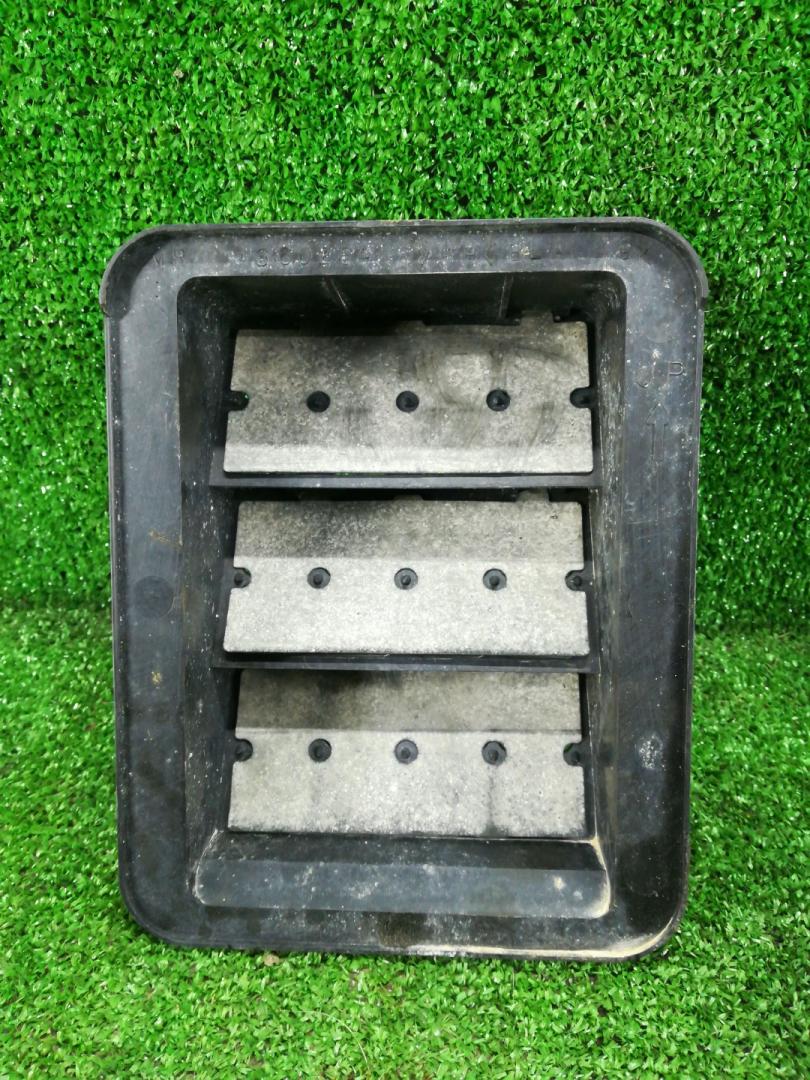 решетка вентиляции багажника Mitsubishi ASX 1 поколение 2011, 2.0 л., 4B11, бензин, АКПП, красный, внедорожник 5 дв., полный привод - фото №1