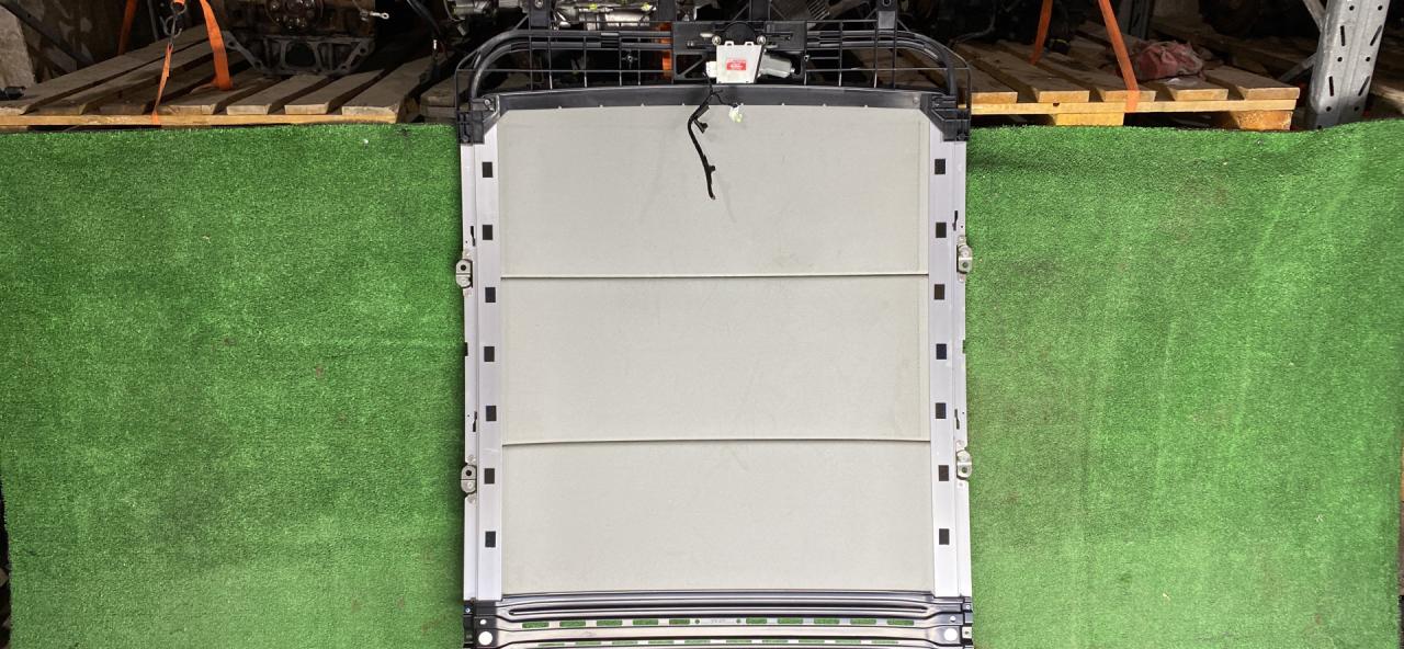 люк Mitsubishi ASX 1 поколение 2011, 2.0 л., 4B11, бензин, АКПП, красный, внедорожник 5 дв., полный привод - фото №1