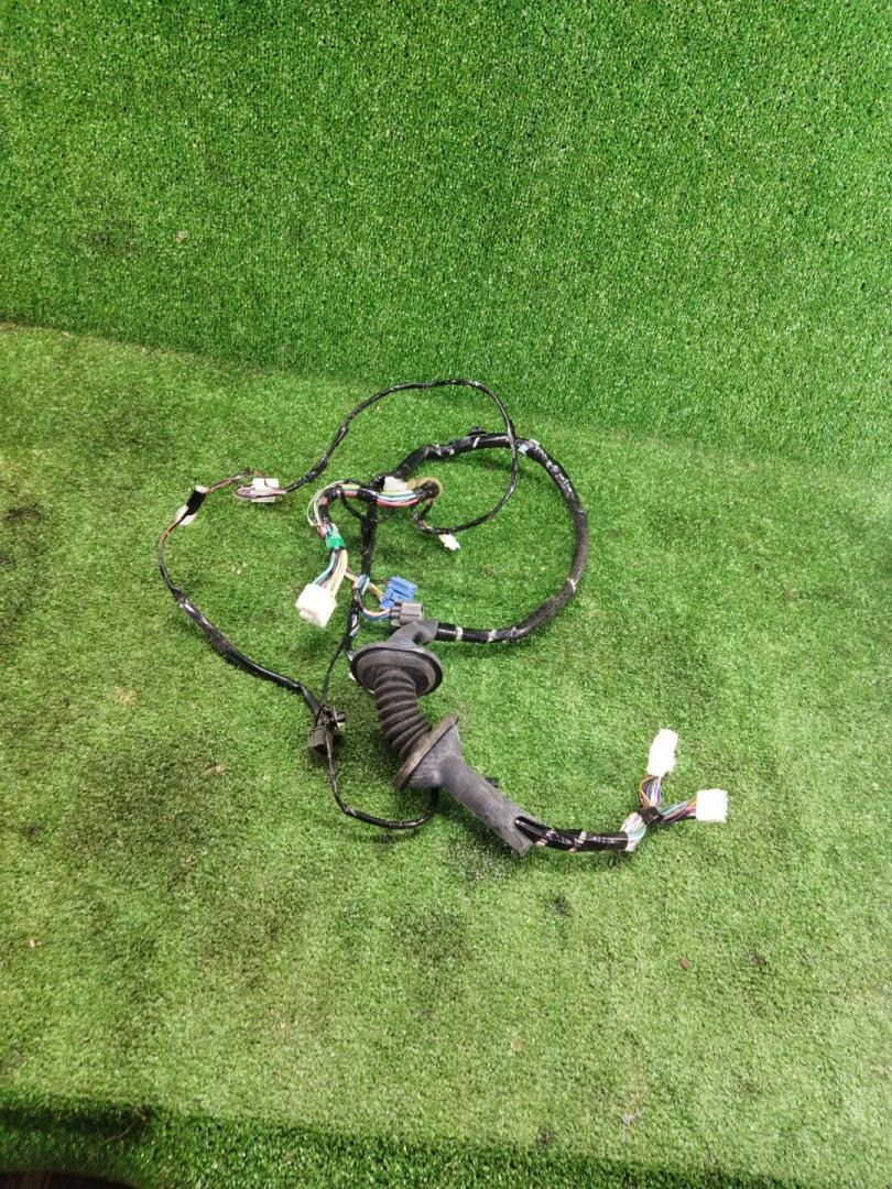 дверная проводка Mitsubishi ASX 1 поколение 2011, 2.0 л., 4B11, бензин, АКПП, красный, внедорожник 5 дв., полный привод - фото №1