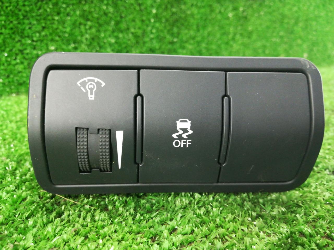 Кнопка антипробуксовочной системы (ABS/ESP) Hyundai Accent 4 поколение (RB) 2017, 1.6 л., G4FD, бензин, АКПП, серый, седан, передний привод, правый руль - фото №1