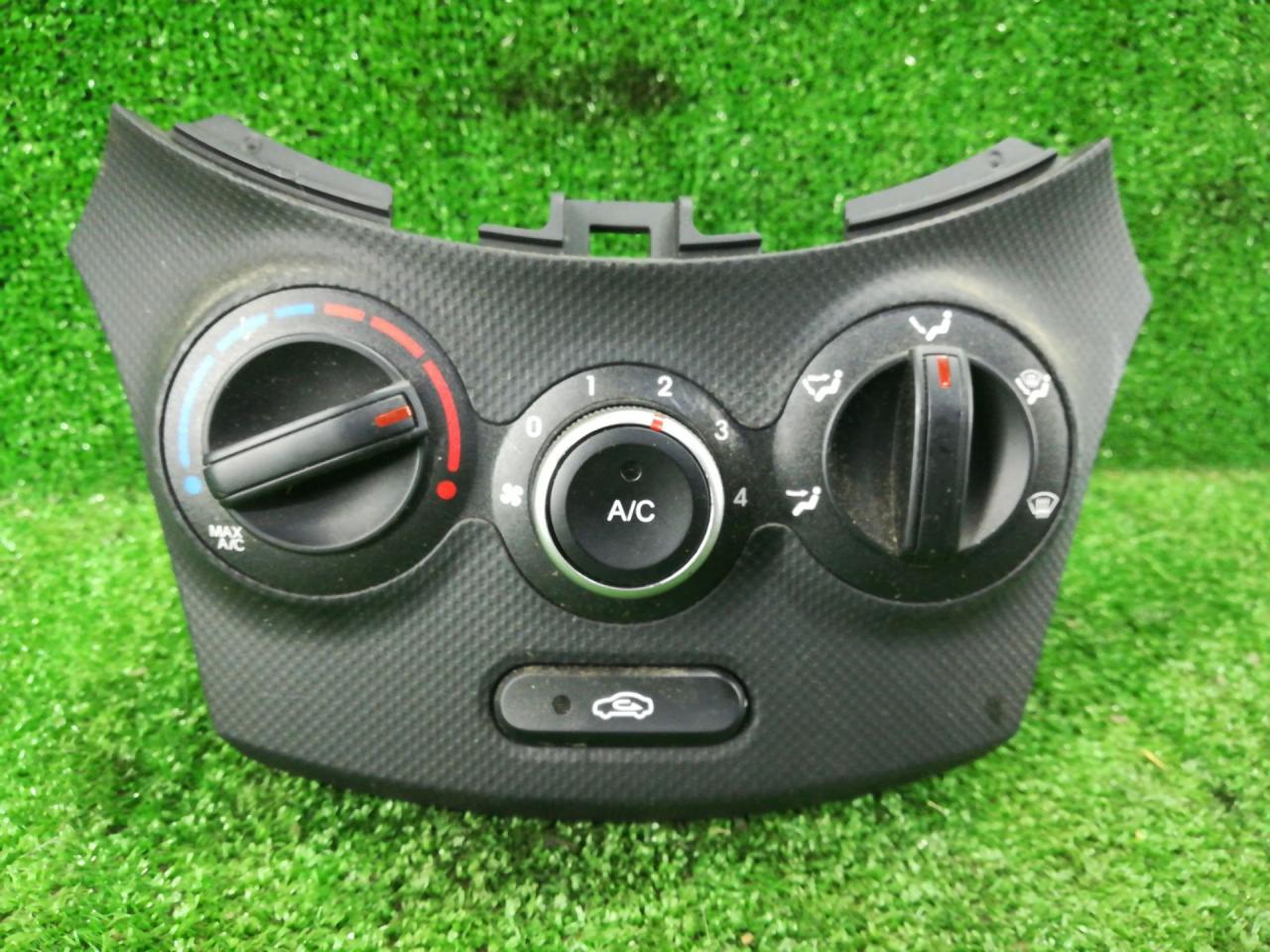 блок управления печки / климат-контроля Hyundai Accent 4 поколение (RB) 2017, 1.6 л., G4FD, бензин, АКПП, серый, седан, передний привод, правый руль, 972501REJ1RDT - фото №1