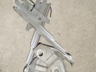 петля капота правая Mazda 323 6 поколение 2000, 1.5 л., бензин, АКПП, хетчбэк 5 дв.