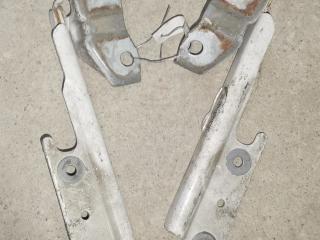 петля капота правая Mazda 323 6 поколение 1999, 2.0 л., дизель, АКПП, хетчбэк 5 дв.