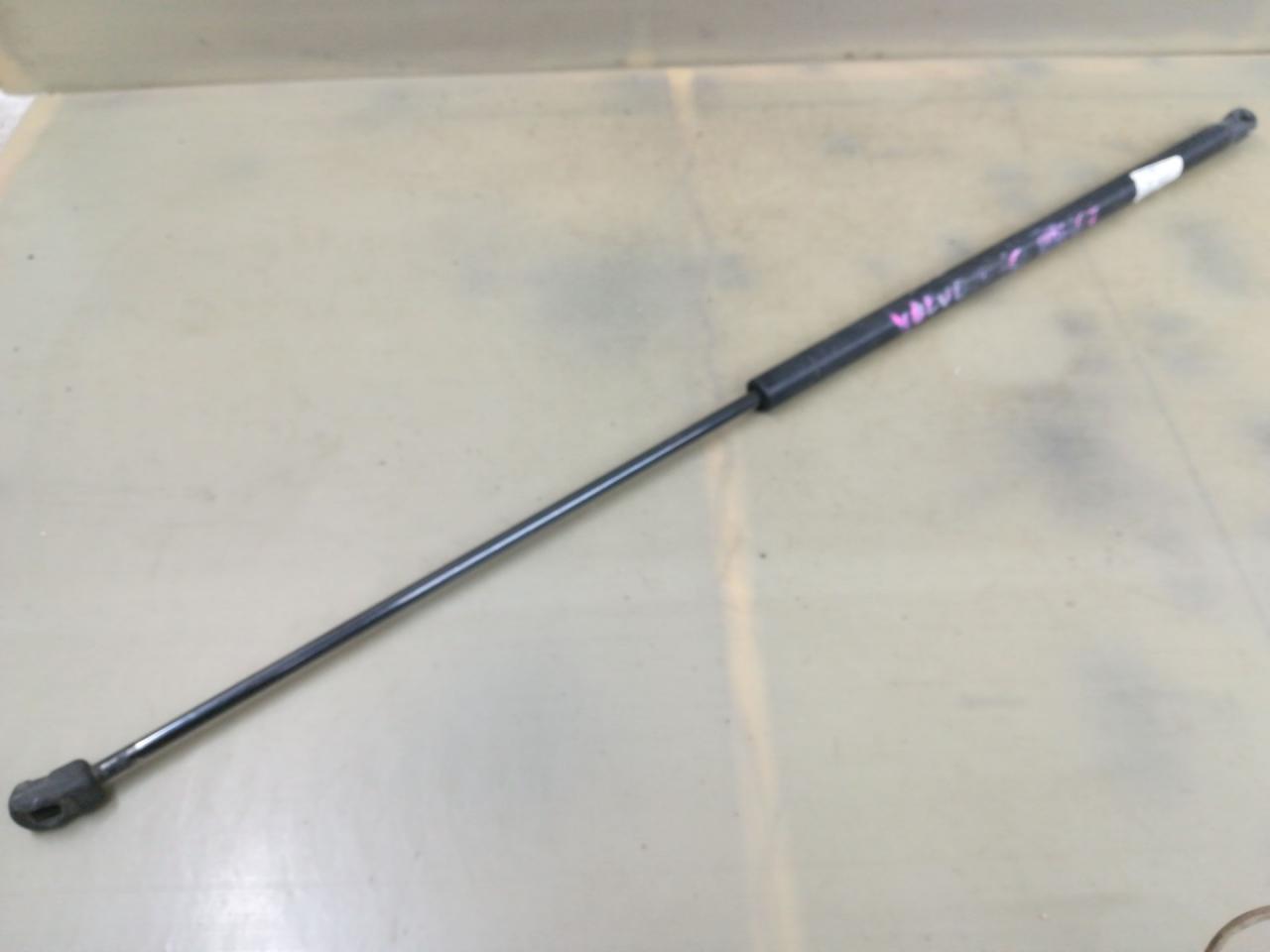 амортизатор крышки багажника (3-5 двери) Volvo V50 1 поколение 2007, 2.4 л., B 5244 S4, бензин, АКПП, универсал - фото №1