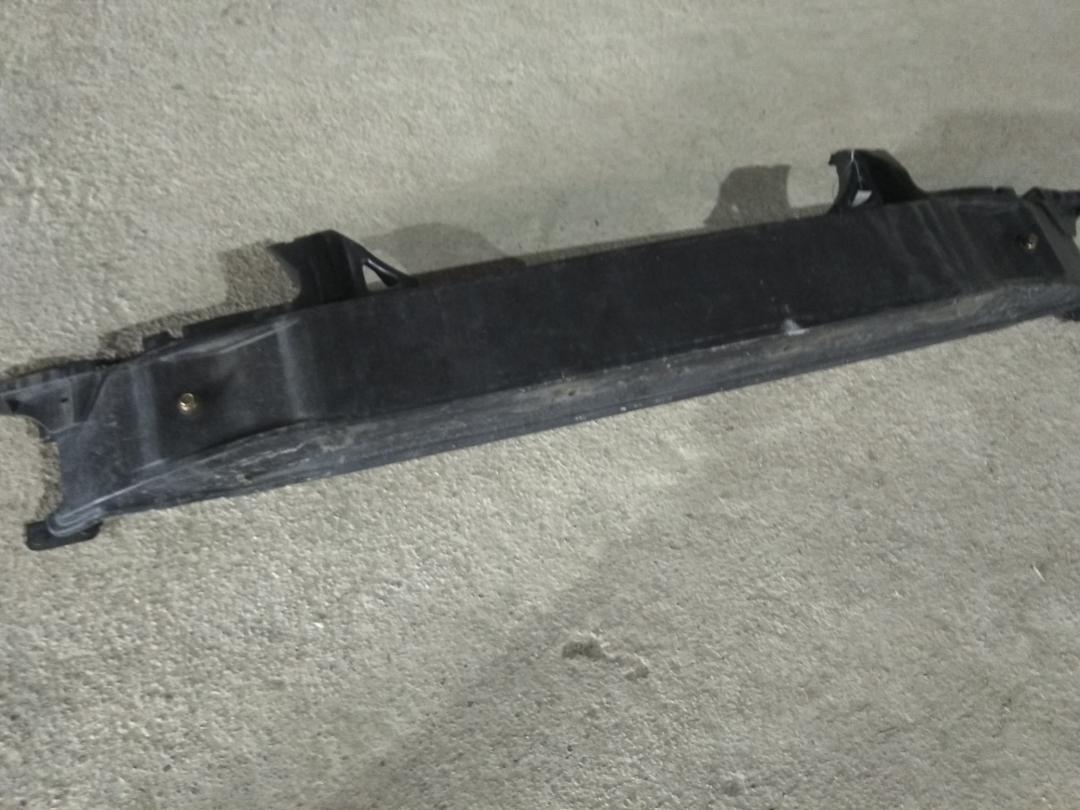 усилитель бампера переднего Mazda Millenia 1 поколение 1998, 2.5 л., бензин, АКПП, белый, седан, правый руль - фото №1