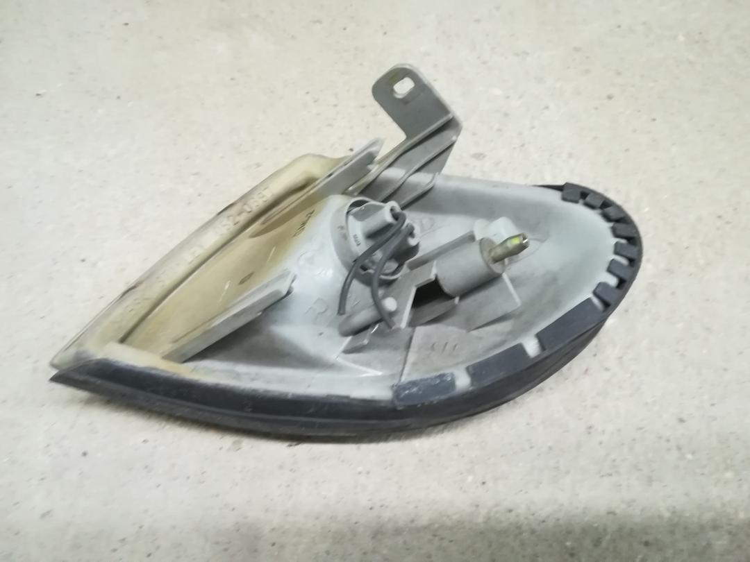 поворотник правый Mazda Xedos 9 1 поколение 1997, 2.5 л., бензин, АКПП, седан, правый руль - фото №1