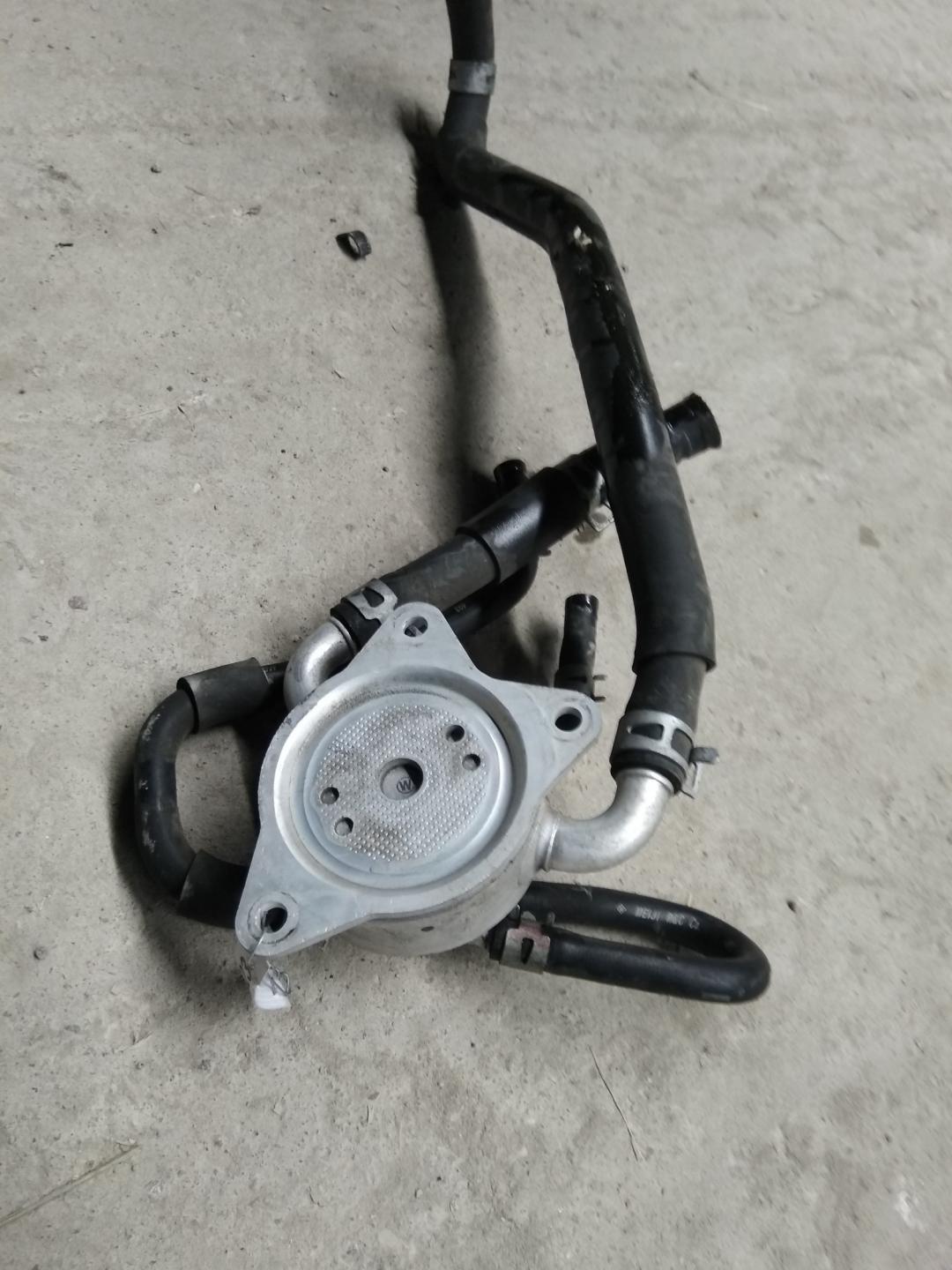 теплообменник масляного фильтра Mitsubishi Grandis 1 поколение 2005, 2.4 л., 4G69, бензин, АКПП, белый, минивэн, правый руль - фото №1